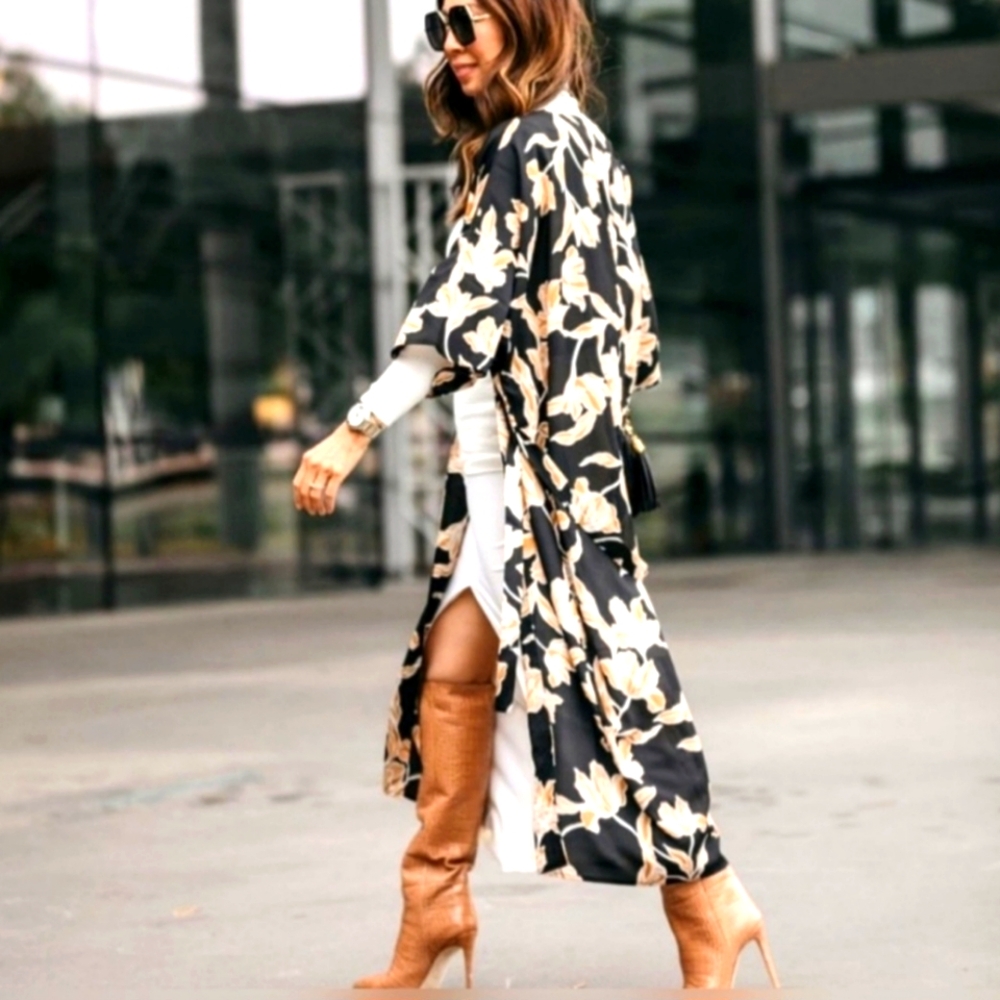 Maison Du Soir Gold and Black Floral Kimono Robe Size S/M NWT